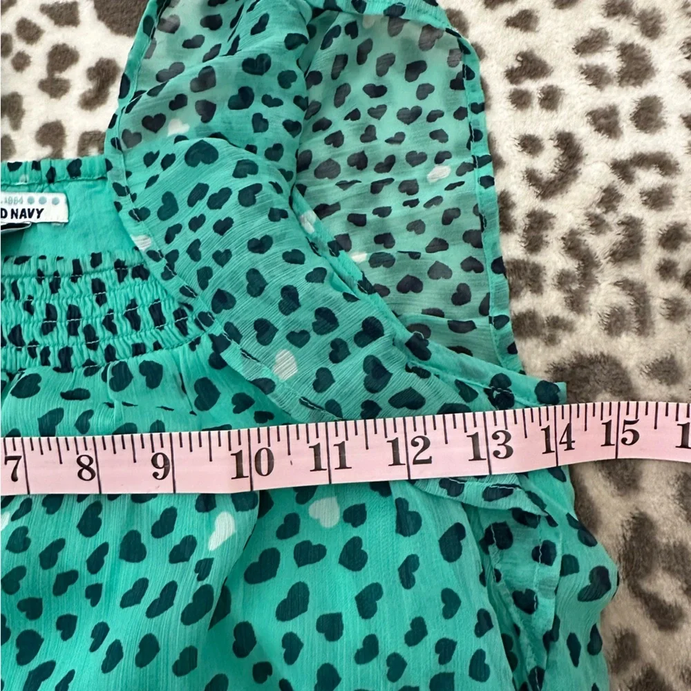 Old Navy Flutter Sleeve Blouse with Heart Graphic in Green Size Small 6 7 Girls